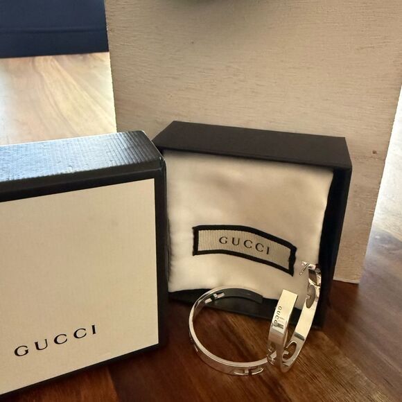 Gucci
'G' Cutout Hoop Earrings - Picture 2 of 4